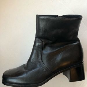 Women’s Naturalizer Black Boots - size 9 WW